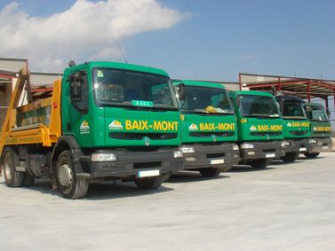 Contenidors Baix-Mont camiones con contenedores