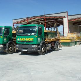 Contenidors Baix-Mont camiones porta volquetes