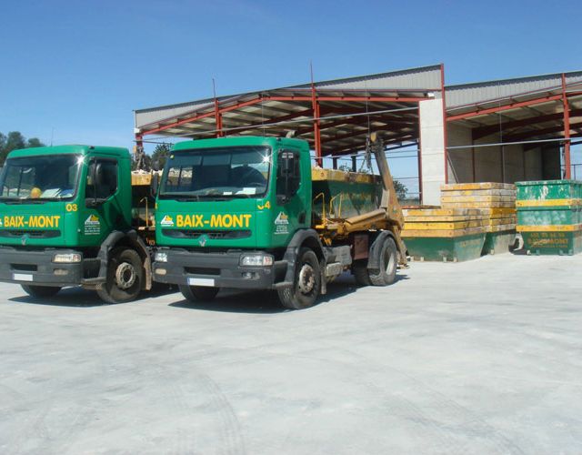 Contenidors Baix-Mont camiones porta volquetes