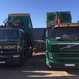 Contenidors Baix-Mont camiones con volquetes