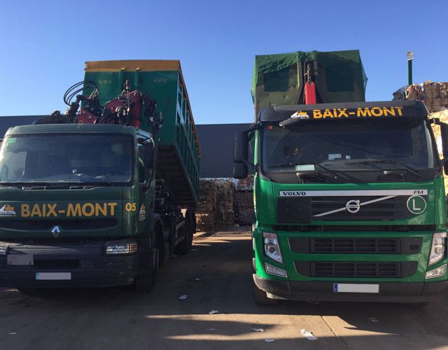 Contenidors Baix-Mont camiones con volquetes